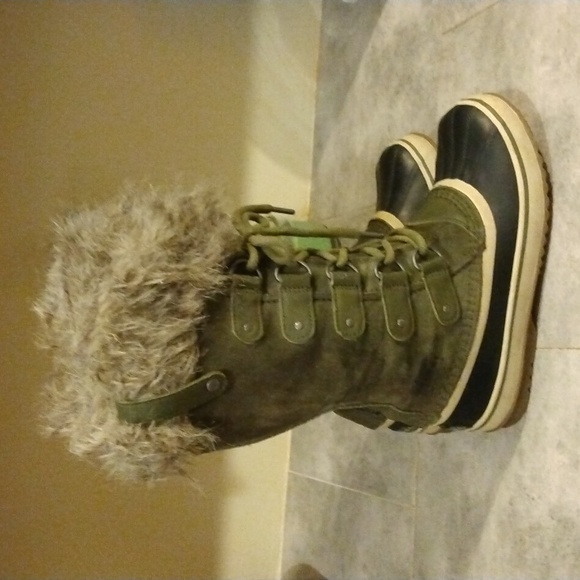 Sorel Boots - Picture 2 of 11